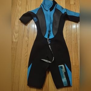 Body glove wet suit